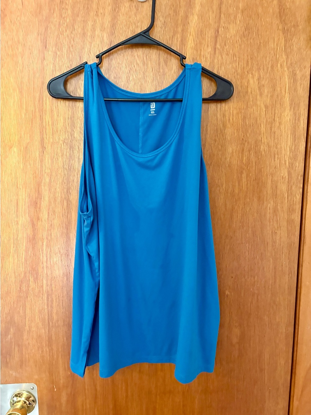 Lot of 2 Women’s Sleeveless Athletic Style Tank Top